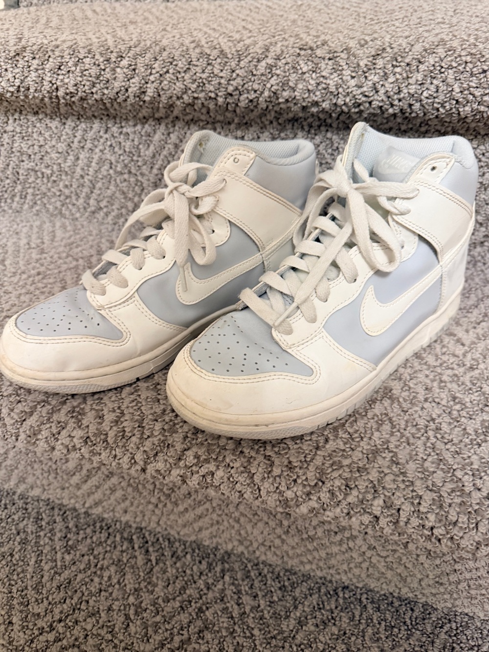 Nike Mid-Top Sneakers in White and Light grey